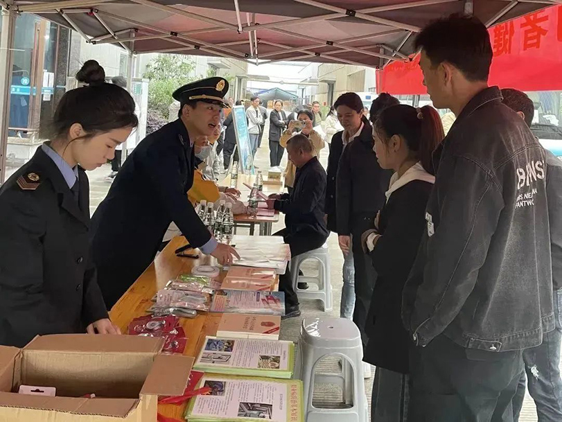 浙江百茂板業(yè)有限公司,竹膠板,車箱地板,磚機(jī)托板,建筑模板