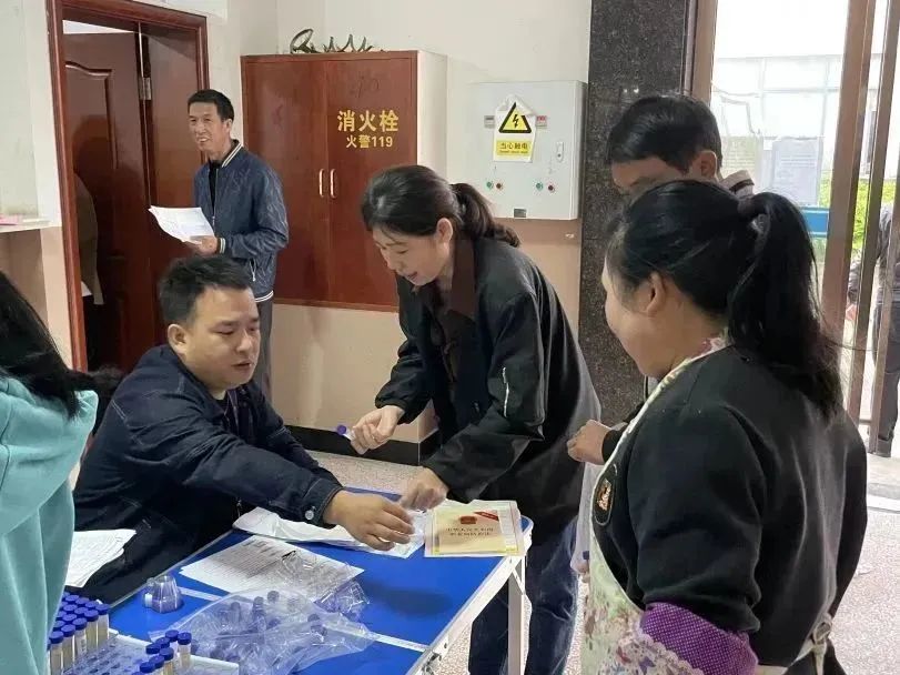 浙江百茂板業(yè)有限公司,竹膠板,車箱地板,磚機(jī)托板,建筑模板